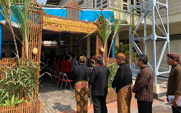 galeri, Riyaya Unduh-Unduh Tahun 2023 di Gereja Induk, gereja kristen jawa, gkj, gkj baki, gereja kristen jawa baki, baki, sukoharjo, gkj klasis sukoharjo, klasis sukoharjo, klasis, sinode gkj, sinode 