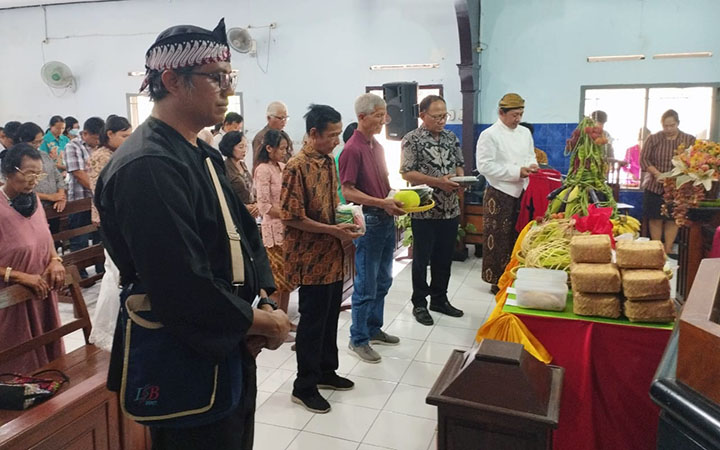 galeri, Riyaya Unduh-Unduh Tahun 2023 di Gereja Pepanthan Kingkang, gereja kristen jawa, gkj, gkj baki, gereja kristen jawa baki, baki, sukoharjo, gkj klasis sukoharjo, klasis sukoharjo, klasis, sinode gkj, sinode 